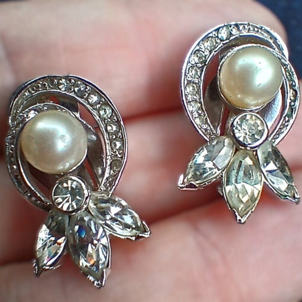 SIGNED Vintage RARE Pennino Rhinestone Faux Pearl Clip-on Earrings - 1940s